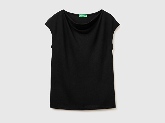 Benetton Kadın Siyah Viskoz Karışımlı Kayık Yaka Kolsuz Üst