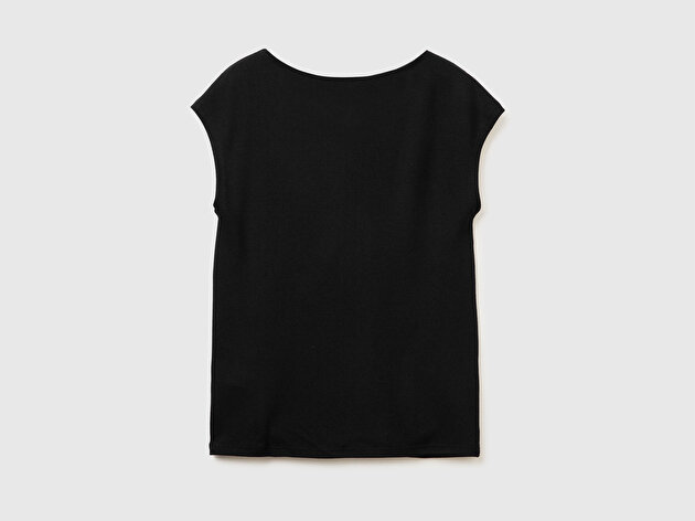 Benetton Kadın Siyah Viskoz Karışımlı Kayık Yaka Kolsuz Üst