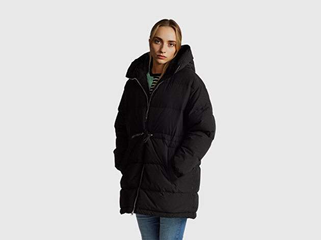 Benetton Kadın Siyah Kuş Tüyü Beli Bağcıklı Kapüşonlu Uzun Şişme Mont