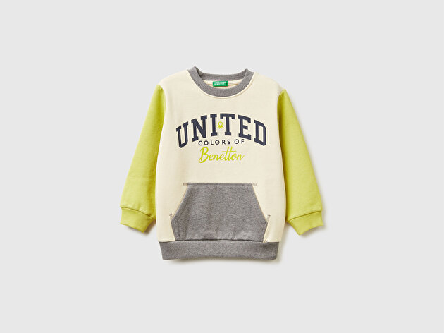 Benetton Erkek Bebek Hardal-Ekru Önü Logo Baskılı Cepli Bisiklet Yaka Regular Fit Sweatshirt