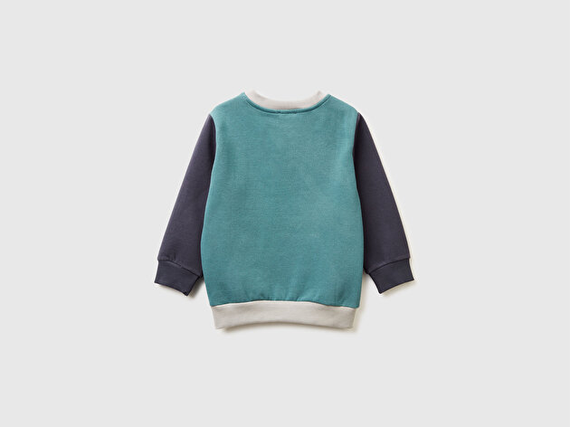 Benetton Erkek Bebek Koyu Yeşil-Gri Önü Logo Baskılı Cepli Bisiklet Yaka Regular Fit Sweatshirt
