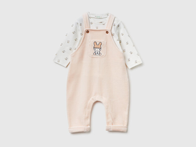 Benetton Bebek Ekru-Toz Pembe Desenli Uzun Kollu T-shirt ve Tavşan İşlemeli Salopet Takım