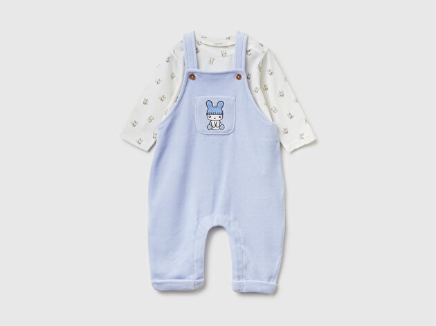 Benetton Bebek Ekru-Mavi Desenli Uzun Kollu T-shirt ve Tavşan İşlemeli Salopet Takım