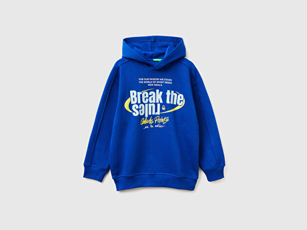Benetton Erkek Çocuk Saks Mavisi Önü Baskılı Düşük Omuzlu Kapüşonlu Sweatshirt