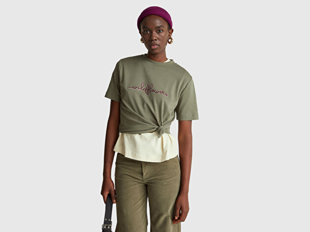 Benetton Kadın Haki %100 Pamuk Önü Çiçek İşlemeli Bisiklet Yaka T-Shirt