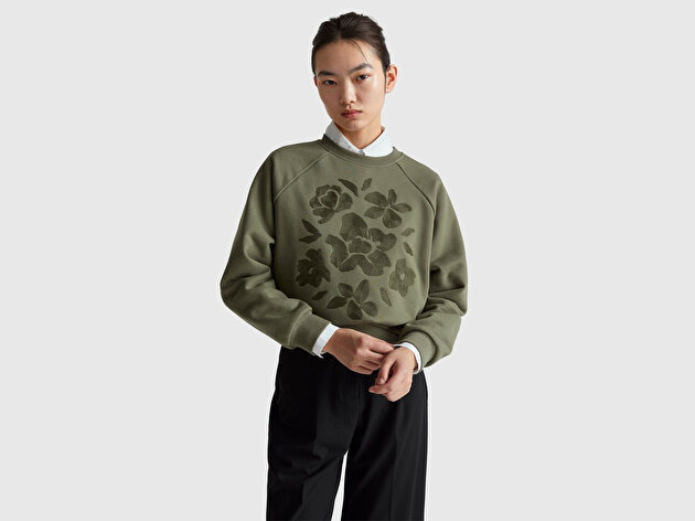 Benetton Kadın Haki Pamuk Karışımlı Önü Çiçek Desenli Bisiklet Yaka Sweatshirt
