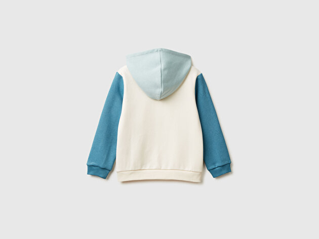 Benetton Kız Bebek Ekru-Mavi Renk Bloklu Payet Nakışlı Fermuarlı Kapüşonlu Sweatshirt