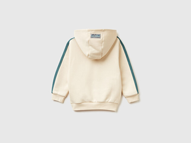 Benetton Erkek Bebek Krem Önü Baskılı Kolları Şeritli Kapüşonlu Sweatshirt