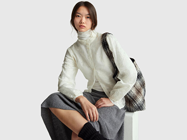 Benetton Kadın Ekru Liyosel ve Pamuk Karışımlı Düğmeli Kolu Lastikli Gömlek