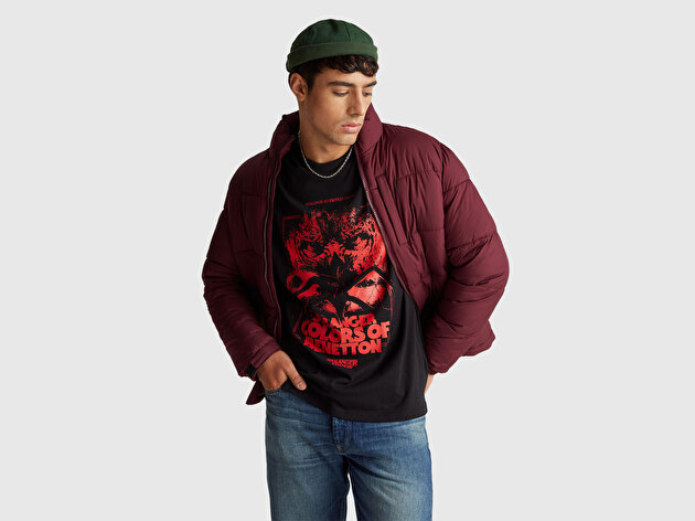 Benetton Erkek Siyah-Kırmızı  %100 Pamuk Regular Fit Stranger Things Baskılı T-Shirt