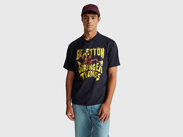 Benetton Erkek Lacivert  %100 Pamuk Regular Fit Stranger Things Baskılı T-Shirt