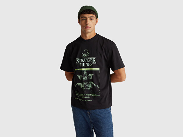 Benetton Erkek  %100 Pamuk Regular Fit Stranger Things Baskılı T-Shirt