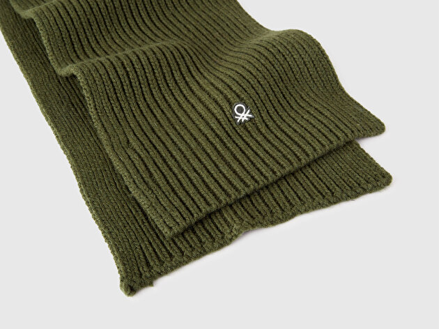 Benetton Erkek Haki Yeşilli Yün ve Akrilik Karışımlı Logo İşlemeli Ribanalı Atkı