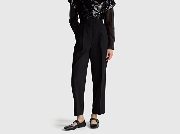 Benetton Kadın Siyah Viskoz Karışımlı Arkası Düğme Detaylı Havuç Pantolon