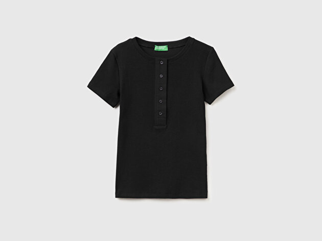 Benetton Kadın Siyah Pamuk Karışımlı Önü Düğme Detaylı Yuvarlak Yaka T-Shirt