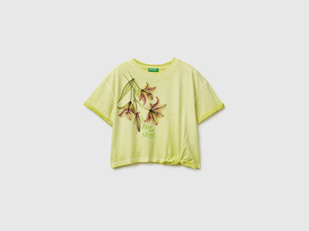 Benetton Kız Çocuk Sarı Etek Ucu Düğümlü Baskılı Boxy Fit Kısa Kollu T-Shirt