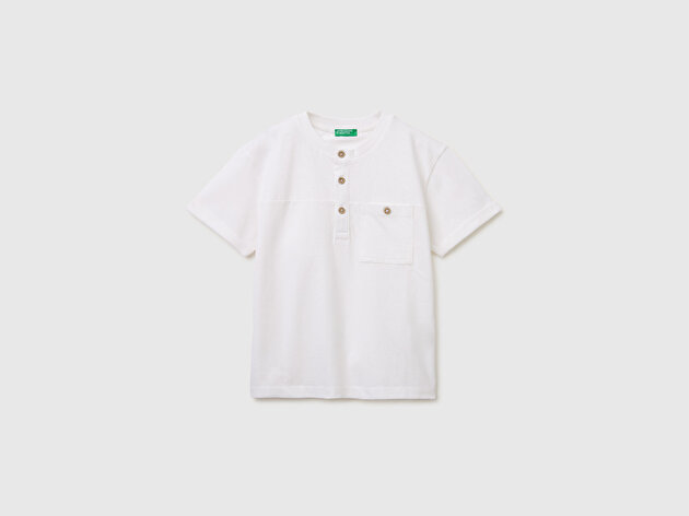 Benetton Erkek Çocuk Beyaz Logo İşlemeli Düğmeli Cep Detaylı Henley Yaka T-Shirt