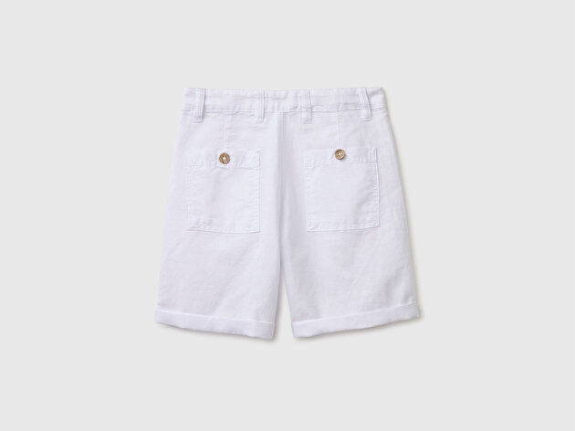 Benetton Erkek Çocuk Beyaz Logo İşlemeli Düğmeli Cep Detaylı Duble Paça Şort