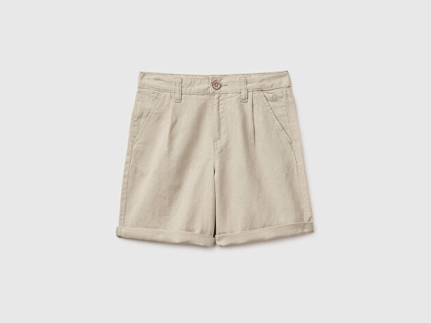 Benetton Erkek Çocuk Bej Logo İşlemeli Düğmeli Cep Detaylı Duble Paça Şort