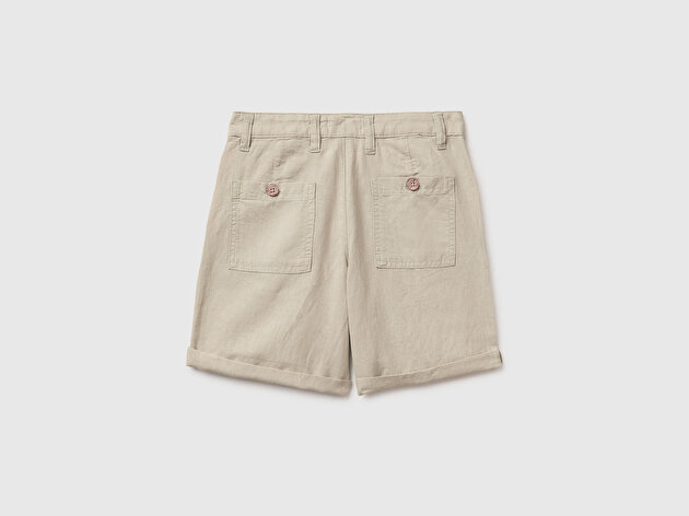 Benetton Erkek Çocuk Bej Logo İşlemeli Düğmeli Cep Detaylı Duble Paça Şort