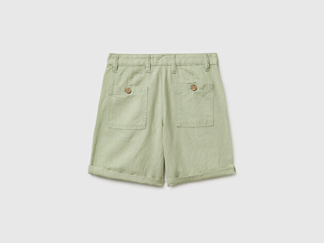 Benetton Erkek Çocuk Adaçayı Yeşili Logo İşlemeli Düğmeli Cep Detaylı Duble Paça Şort