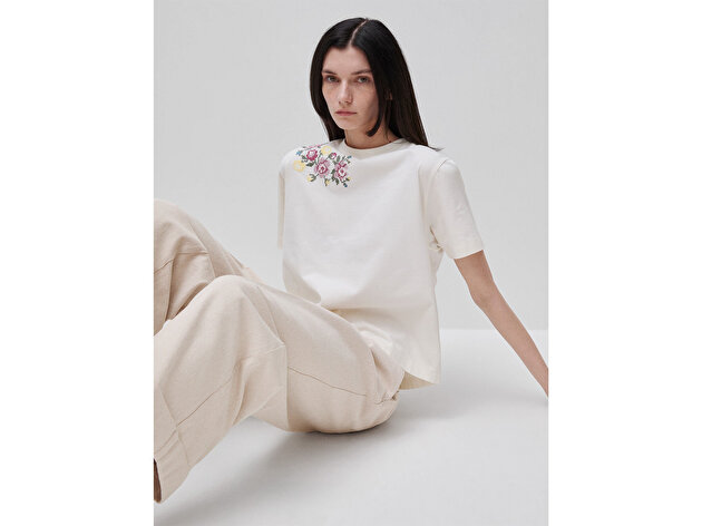 Benetton Kadın Beyaz %100 Pamuk Kısa Kollu Önü İşlemeli Bisiklet Yaka T-Shirt