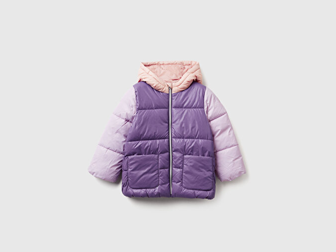 Benetton Kız Bebek Beyaz Mix Kolu Logo Detaylı Yama Cepli Kapüşonlu Sentetik Dolgulu Mont